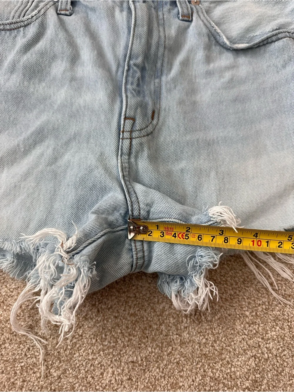 Madewell Relaxed Denim Shorts Cutoff Light Wash 100% Cotton Raw Hem Size 28